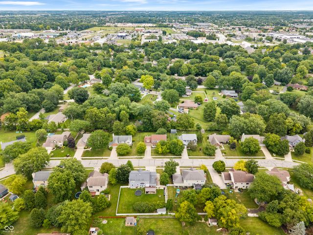 8702 Buffett Parkway, Fishers, IN 46038