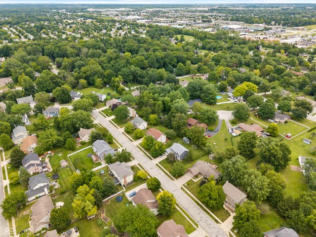 8702 Buffett Parkway, Fishers, IN 46038