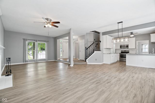 8702 Buffett Parkway, Fishers, IN 46038