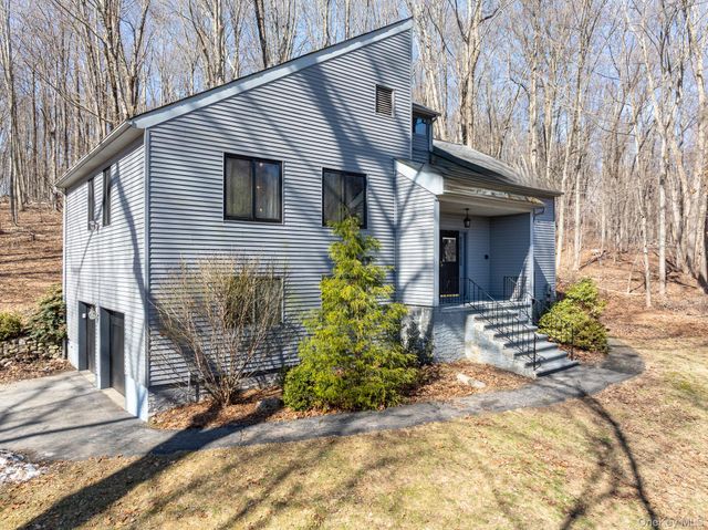 27 Mohawk Lane, Yorktown Heights, NY 10598
