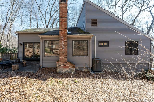 27 Mohawk Lane, Yorktown Heights, NY 10598