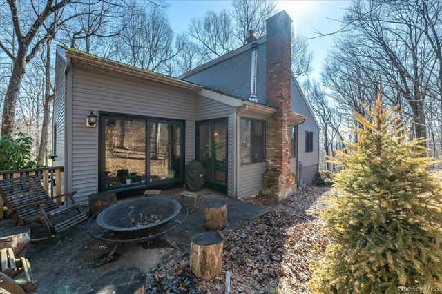 27 Mohawk Lane, Yorktown Heights, NY 10598