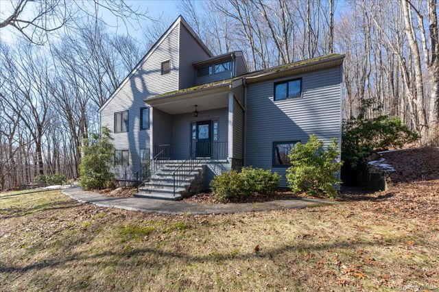 27 Mohawk Lane, Yorktown Heights, NY 10598