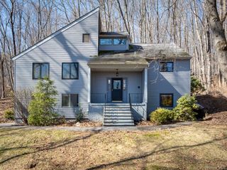 27 Mohawk Lane, Yorktown Heights, NY 10598