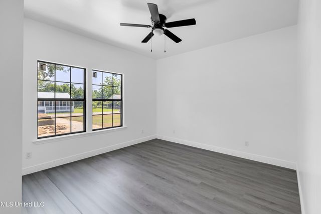 1411 Mantou Street, Pascagoula, MS 39567