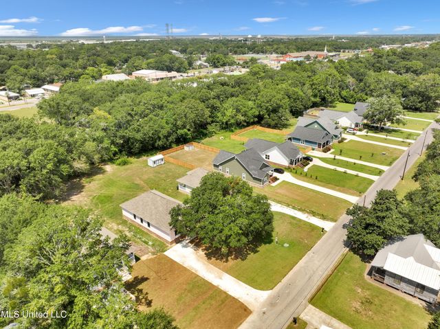 1411 Mantou Street, Pascagoula, MS 39567