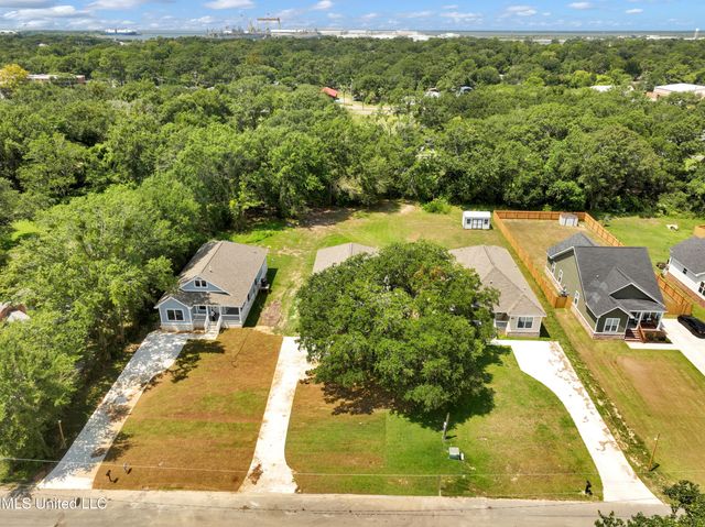 1411 Mantou Street, Pascagoula, MS 39567