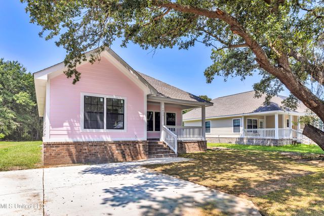 1411 Mantou Street, Pascagoula, MS 39567