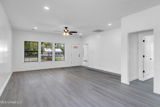 1411 Mantou Street, Pascagoula, MS 39567