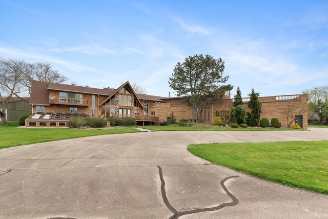 607 Berkshire Court, Downers Grove, IL 60516