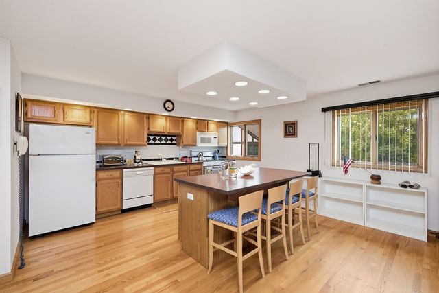 607 Berkshire Court, Downers Grove, IL 60516