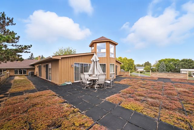 607 Berkshire Court, Downers Grove, IL 60516
