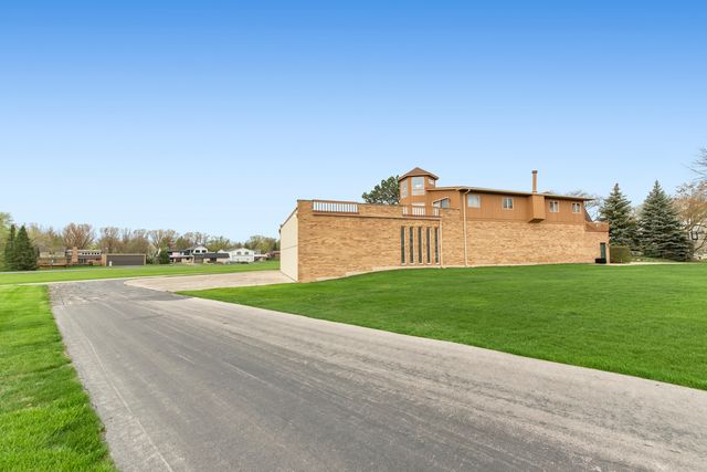607 Berkshire Court, Downers Grove, IL 60516