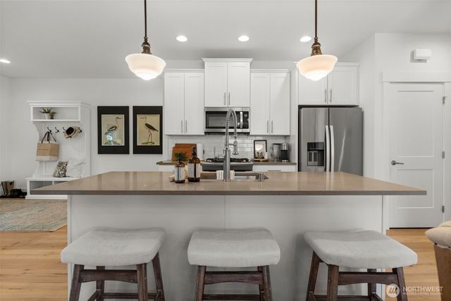 140 E Cedarland Lane, Allyn, WA 98524