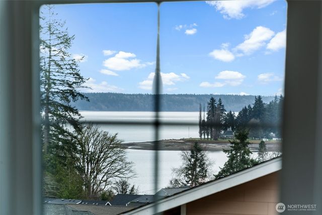 140 E Cedarland Lane, Allyn, WA 98524