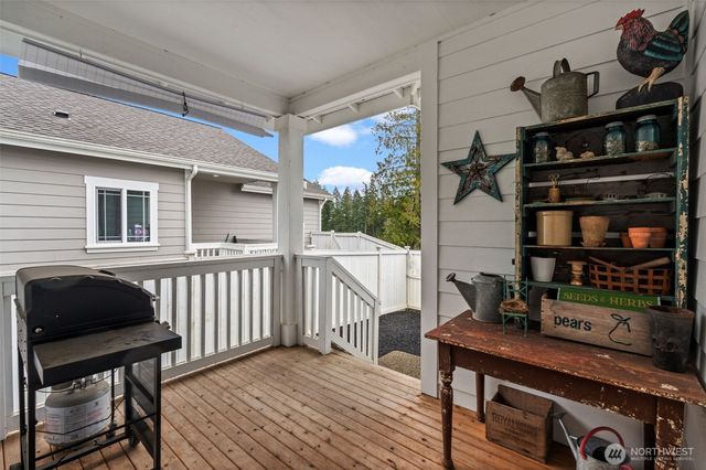 140 E Cedarland Lane, Allyn, WA 98524