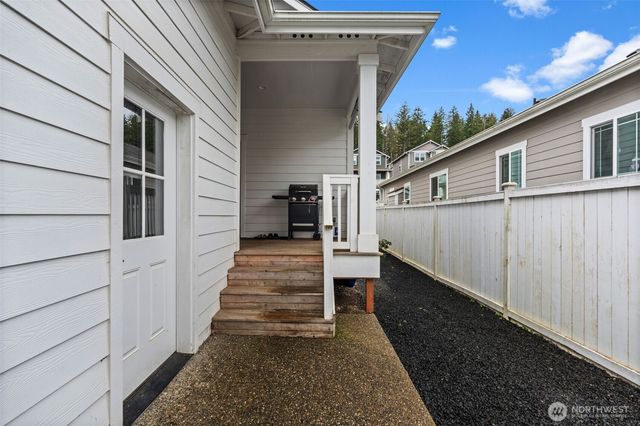 140 E Cedarland Lane, Allyn, WA 98524