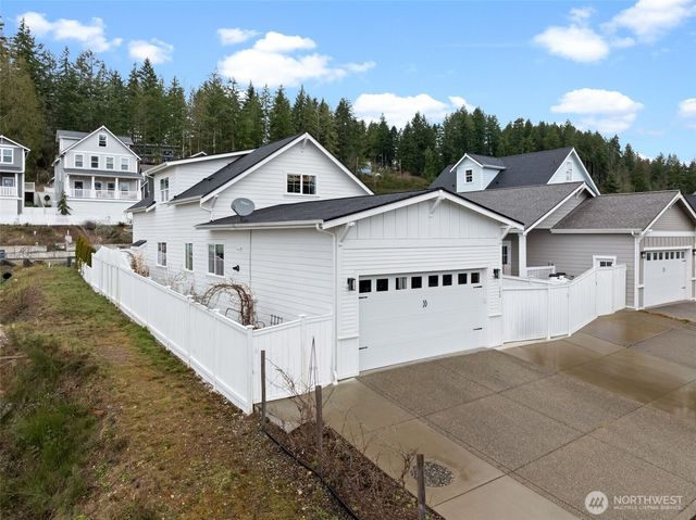 140 E Cedarland Lane, Allyn, WA 98524