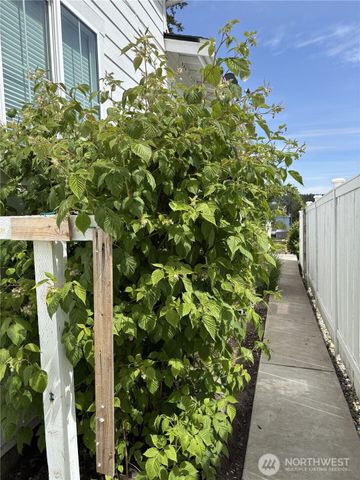 140 E Cedarland Lane, Allyn, WA 98524