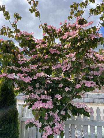 140 E Cedarland Lane, Allyn, WA 98524