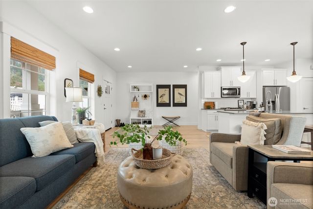 140 E Cedarland Lane, Allyn, WA 98524