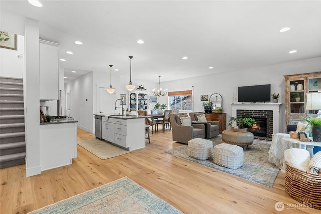 140 E Cedarland Lane, Allyn, WA 98524