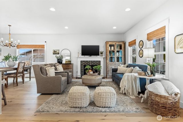 140 E Cedarland Lane, Allyn, WA 98524