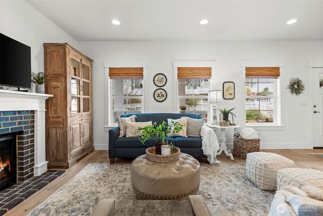 140 E Cedarland Lane, Allyn, WA 98524