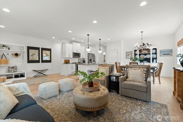 140 E Cedarland Lane, Allyn, WA 98524