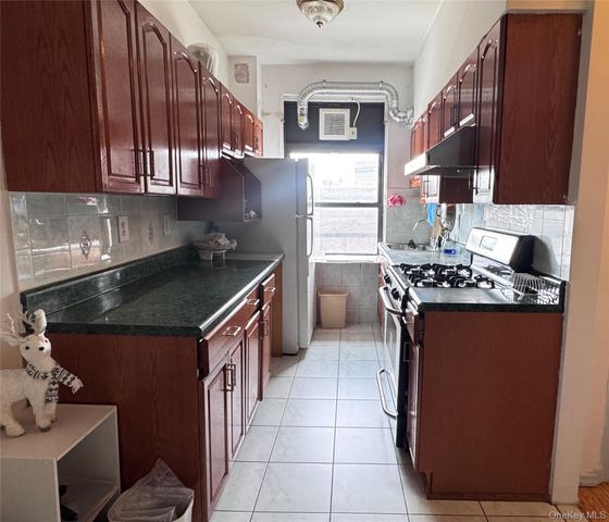 136-05 Sanford Ave 4A, Flushing, NY 11355