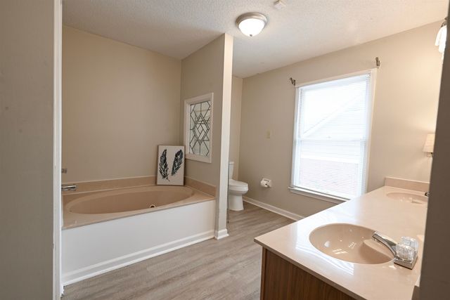 885 LINDEN GROVE CV, Memphis, TN 38018