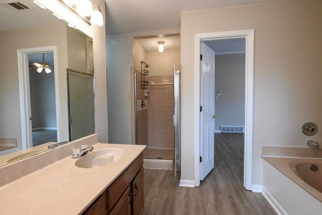 885 LINDEN GROVE CV, Memphis, TN 38018