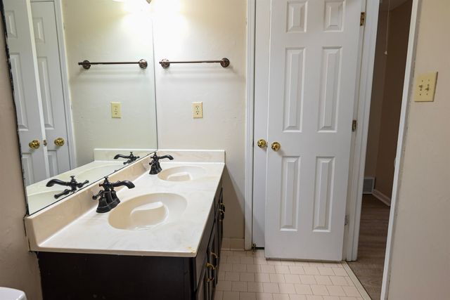 885 LINDEN GROVE CV, Memphis, TN 38018