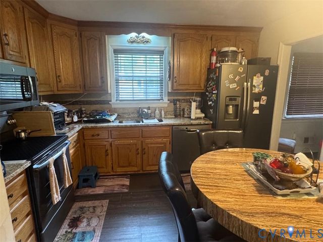 4716 Stornoway Dr, Ampthill, VA 23234