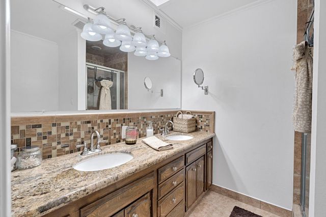 5460 N Blosser Avenue, Fresno, CA 93711