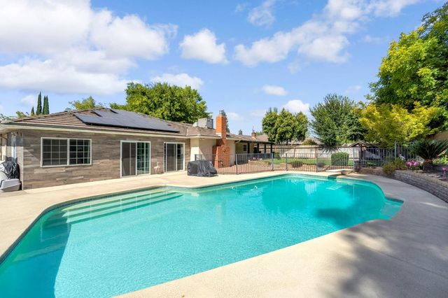 5460 N Blosser Avenue, Fresno, CA 93711
