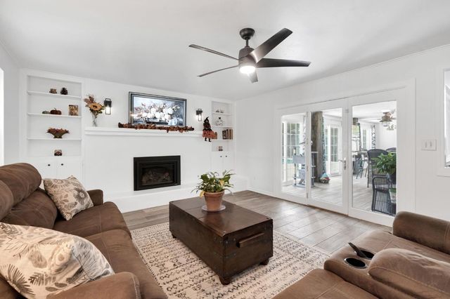 5460 N Blosser Avenue, Fresno, CA 93711