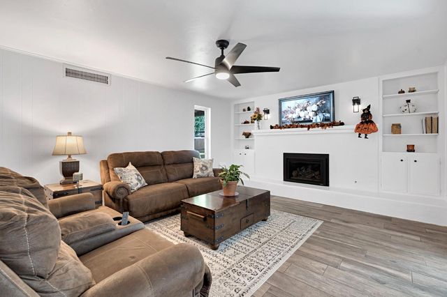 5460 N Blosser Avenue, Fresno, CA 93711