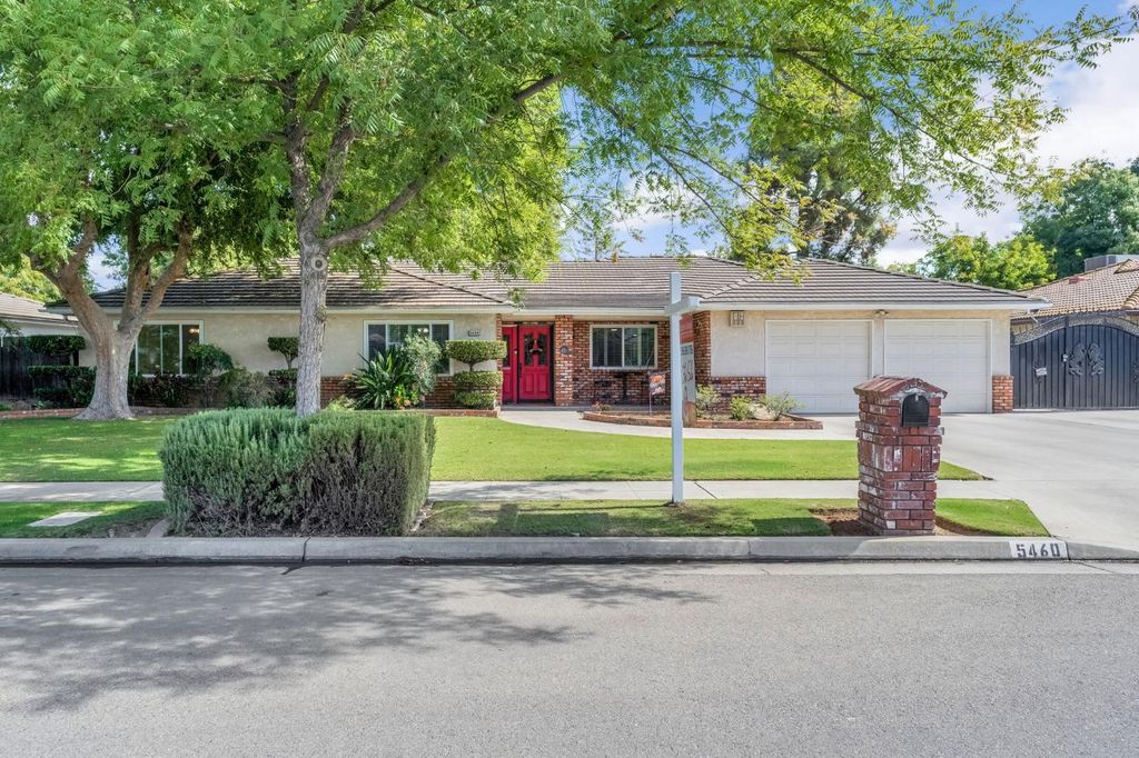 5460 N Blosser Avenue, Fresno, CA 93711