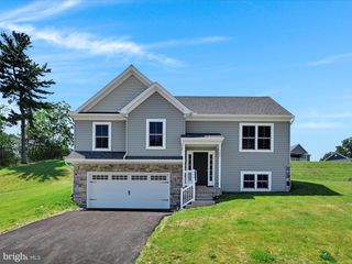 566 MONOCACY TRL, Spring Grove, PA 17362