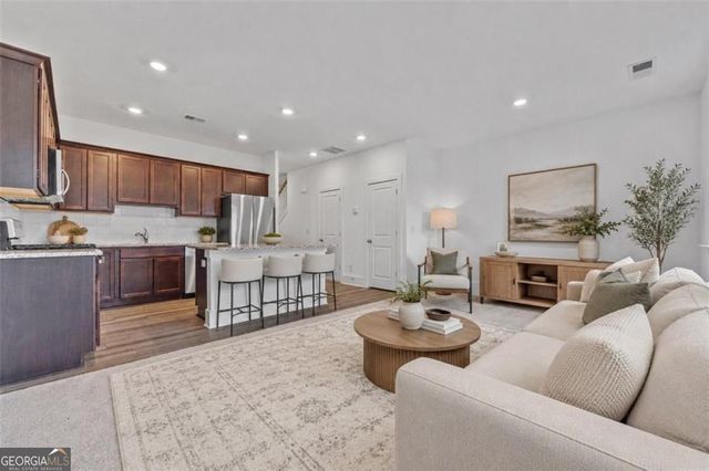 1512 Parks Edge Lane NW, Atlanta, GA 30318