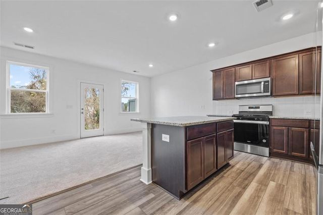 1512 Parks Edge Lane NW, Atlanta, GA 30318