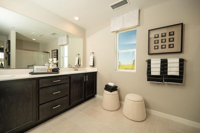 586 Ophelia Avenue, Madera, CA 93636