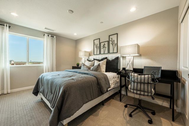 586 Ophelia Avenue, Madera, CA 93636