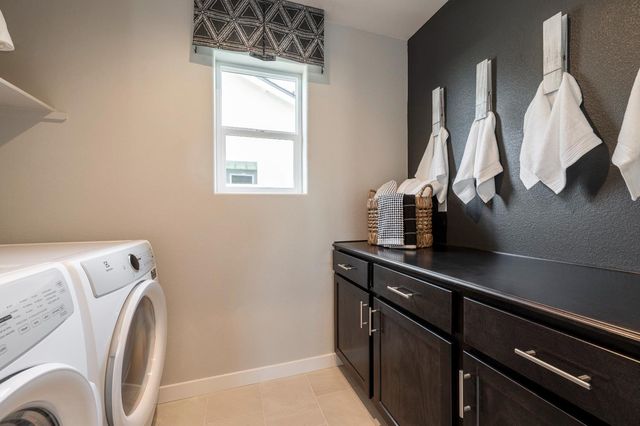 586 Ophelia Avenue, Madera, CA 93636