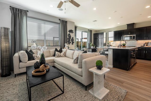 586 Ophelia Avenue, Madera, CA 93636