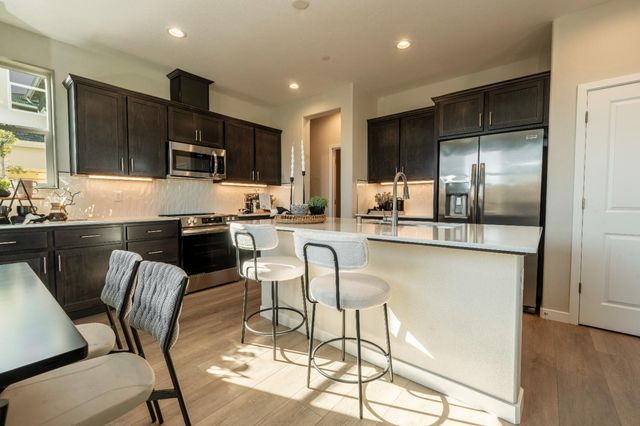 586 Ophelia Avenue, Madera, CA 93636