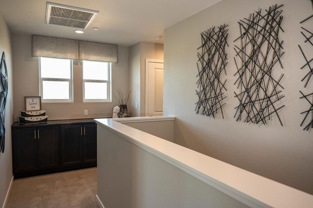 586 Ophelia Avenue, Madera, CA 93636