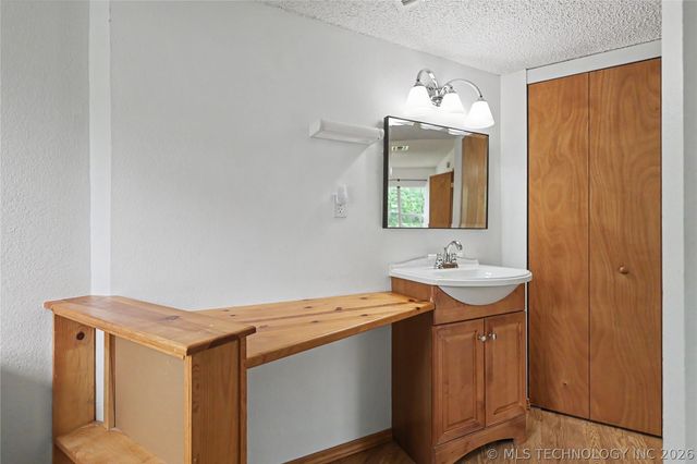 22488 E Carters Landing Road, Park Hill, OK 74451