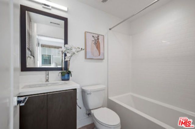 2913 Exposition Place 2, Los Angeles, CA 90018